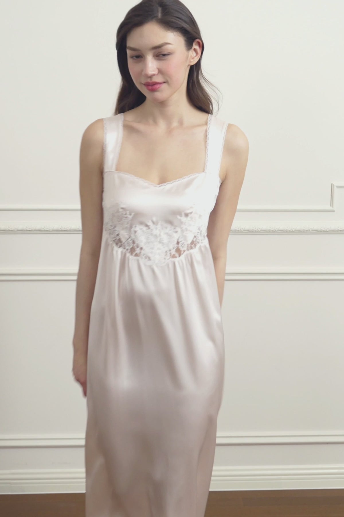 WINDY WOMEN'S SILK WIDE-STRAP NIGHTDRESS
