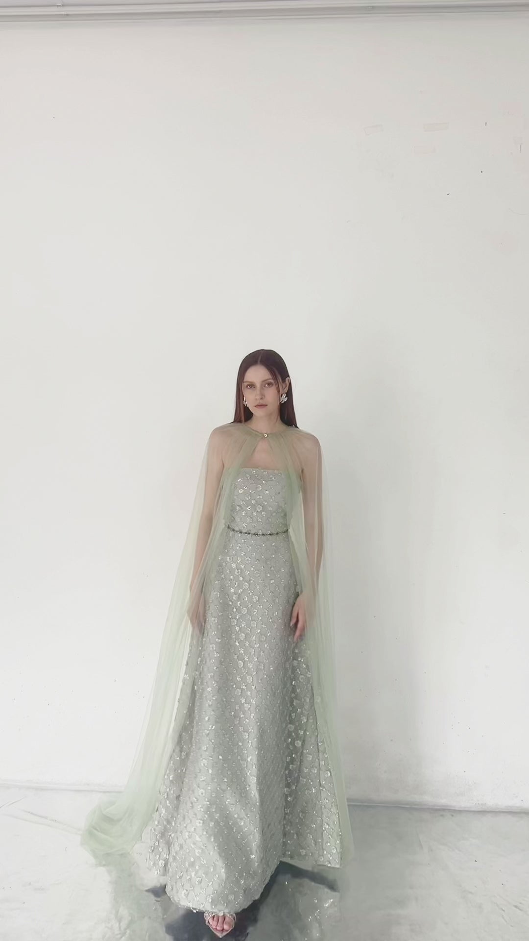 ROBE PERLÉE MENTHE FONCÉE AVEC DÉTAIL FOULARD