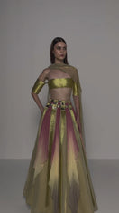INTERWOVEN GRADIENT METALLIC ENSEMBLE