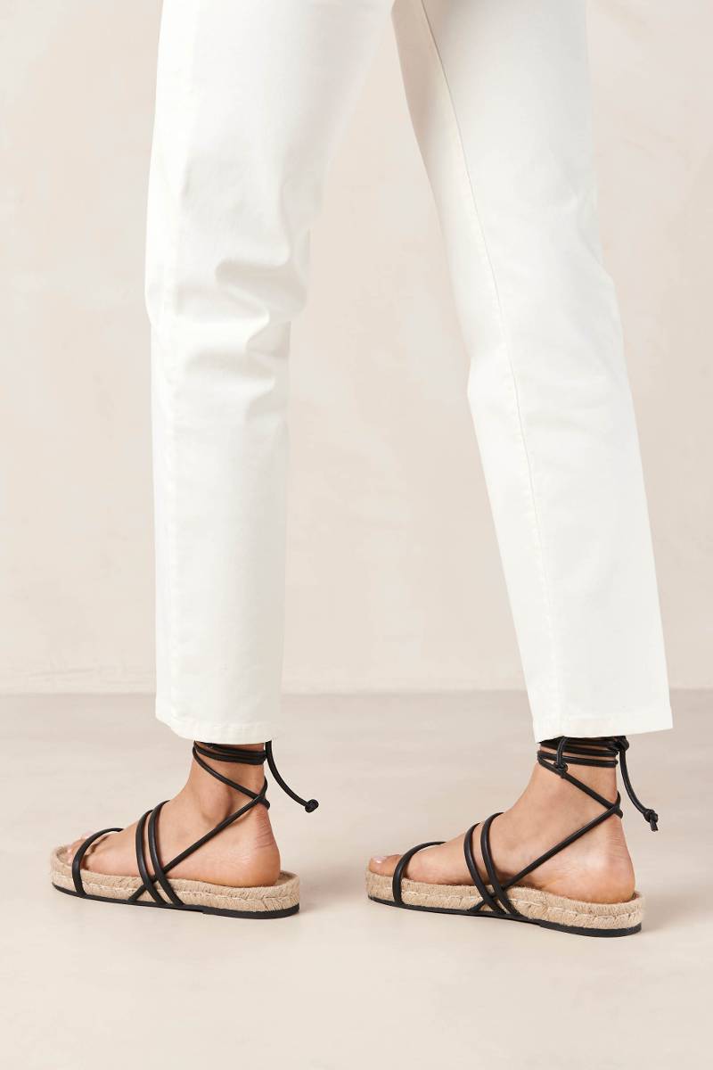 RAYNA BLACK LEATHER SANDALS - CULT MIA