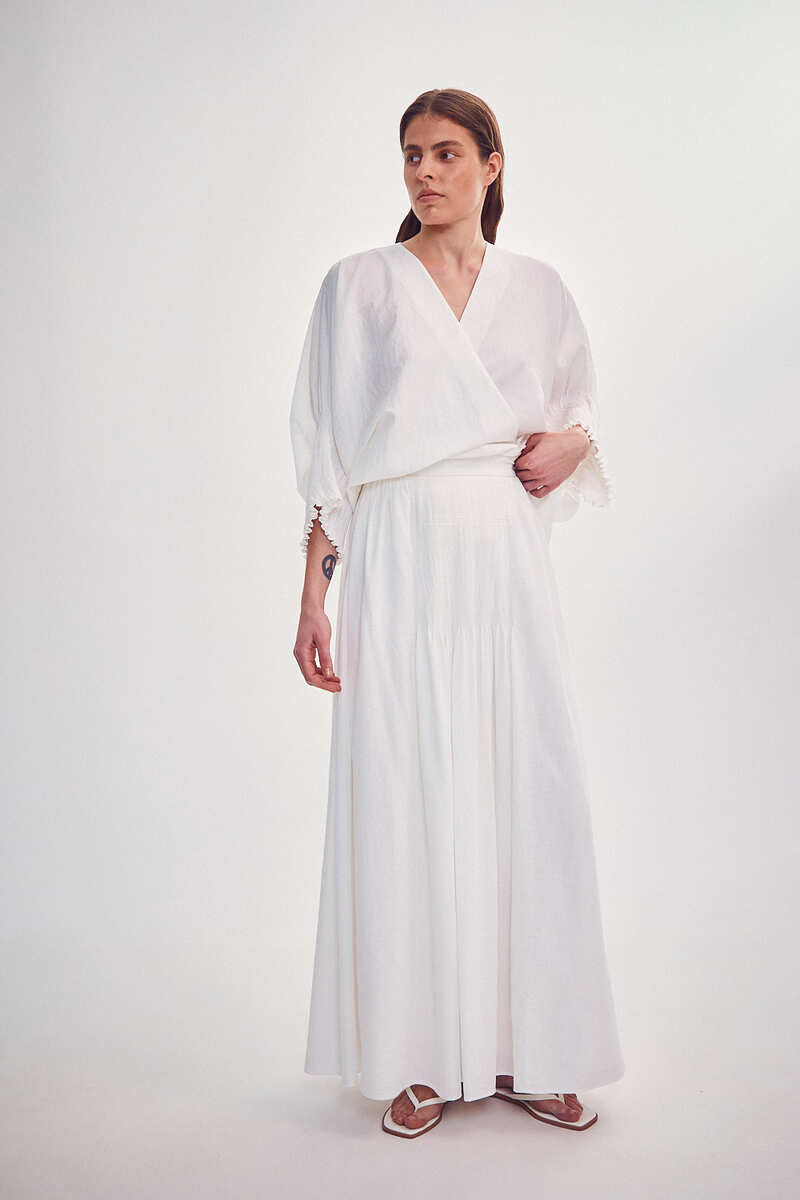 BLOUSE WITH TIGHT SLEEVES IN WHITE