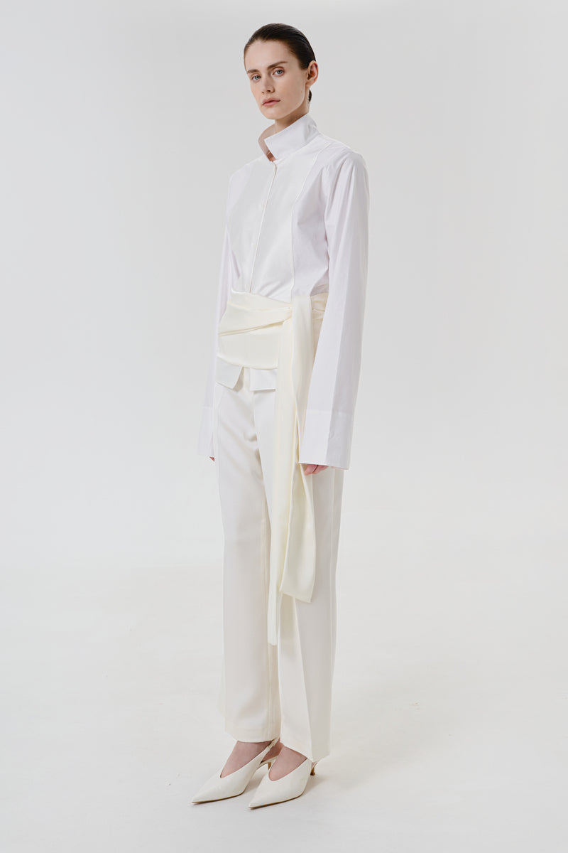 Stylish still line shirt by DELEGAN featuring a modern design, displayed on a mannequin with a side view.