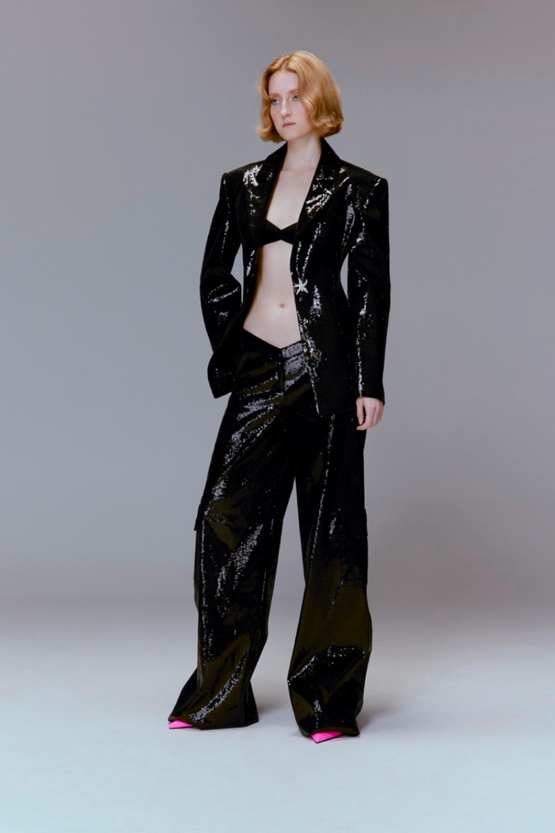 Black sequined oversized blazer by Sudi Etuz, featuring a stylish fit and shiny sequin details, perfect for fashion-forward looks.