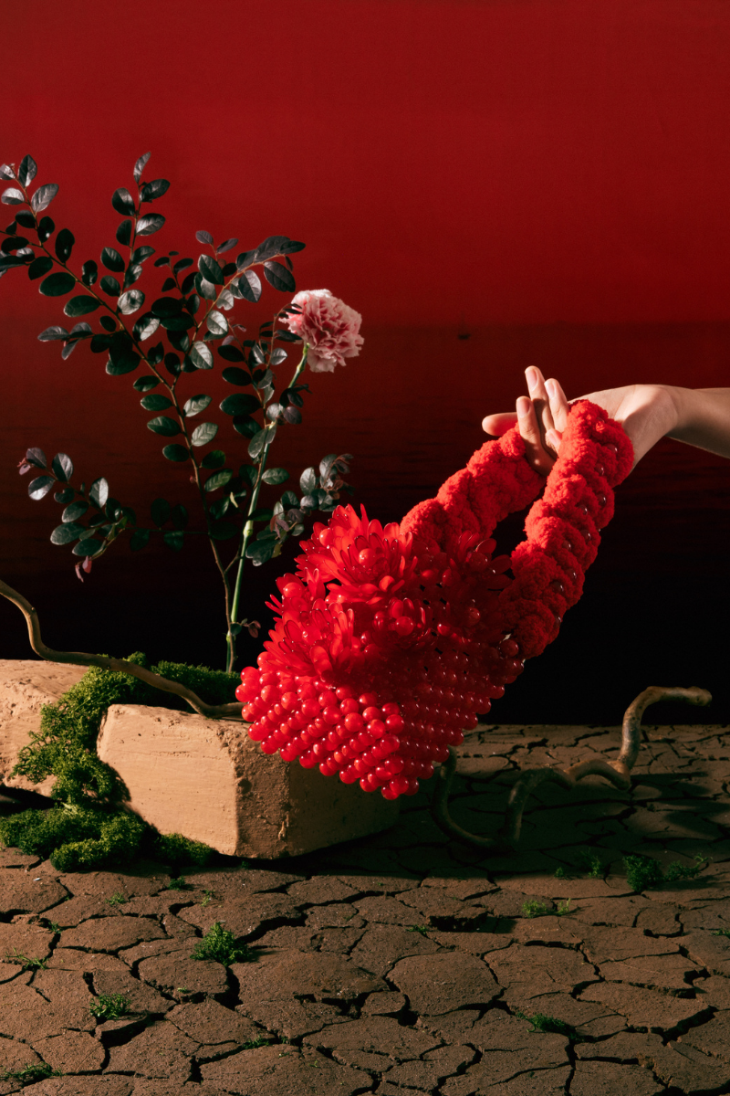 RED ATACAMA BEADED TOP HANDLE BAG | Tam Illi | CULT MIA