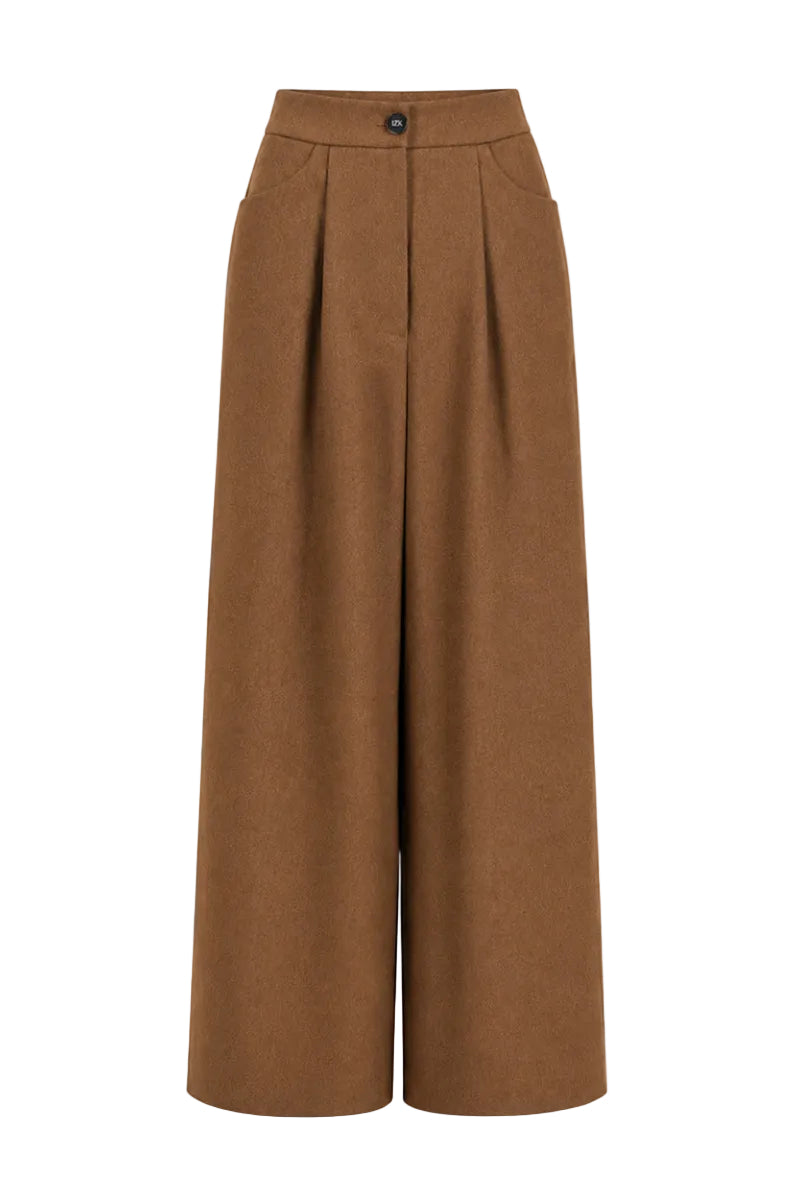 Izakova Tessa brown pants shown on a model, featuring a stylish, tailored fit with a smooth fabric finish.