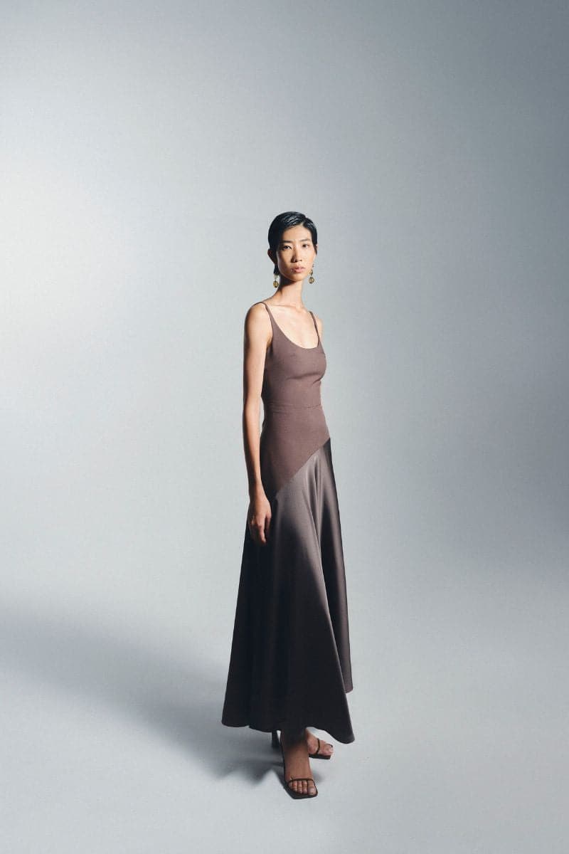 curve midi dress CHARMING CURVE NECKLINE MIDI DRESS