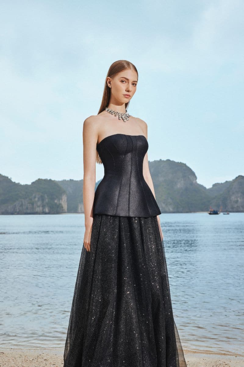 Black classic corset and flowing skirt set from Tracy Studio, stylish co-ords with fitted top and flowing skirt in black.