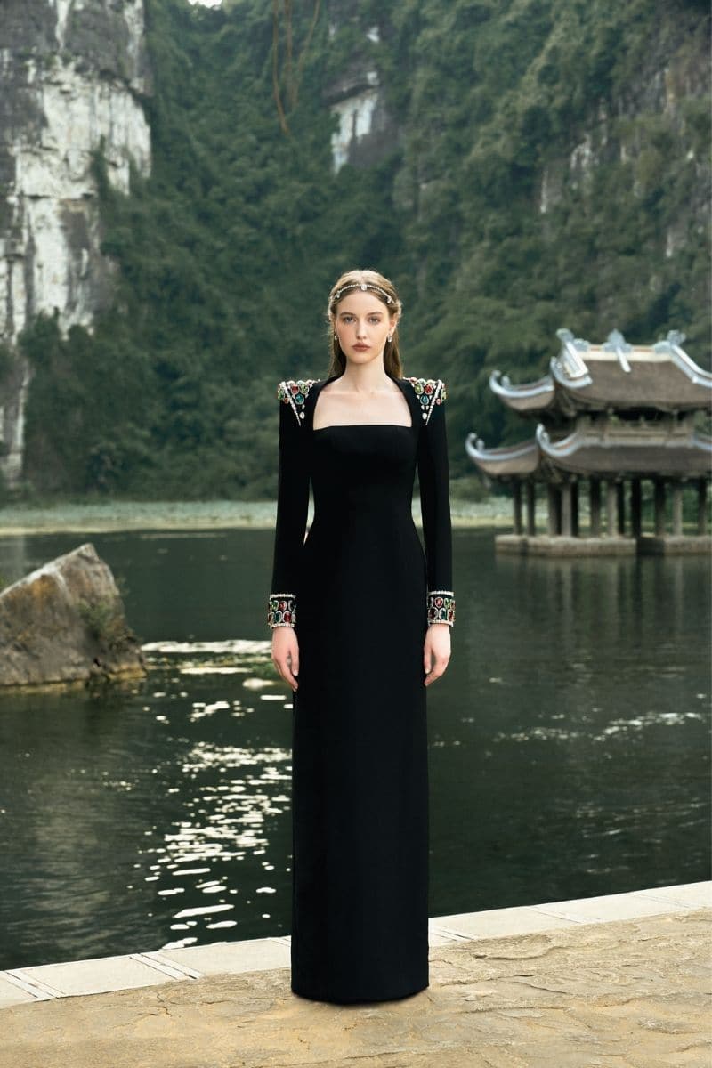 BLACK LONG SLEEVE STONE EMBELLISHED SHOULDER DRESS | Tracy Studio | CULT MIA