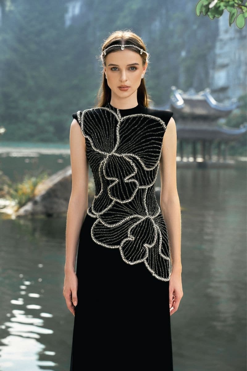 BLACK SLEEVELESS ORCHID PATTERNED DRESS | Tracy Studio | CULT MIA