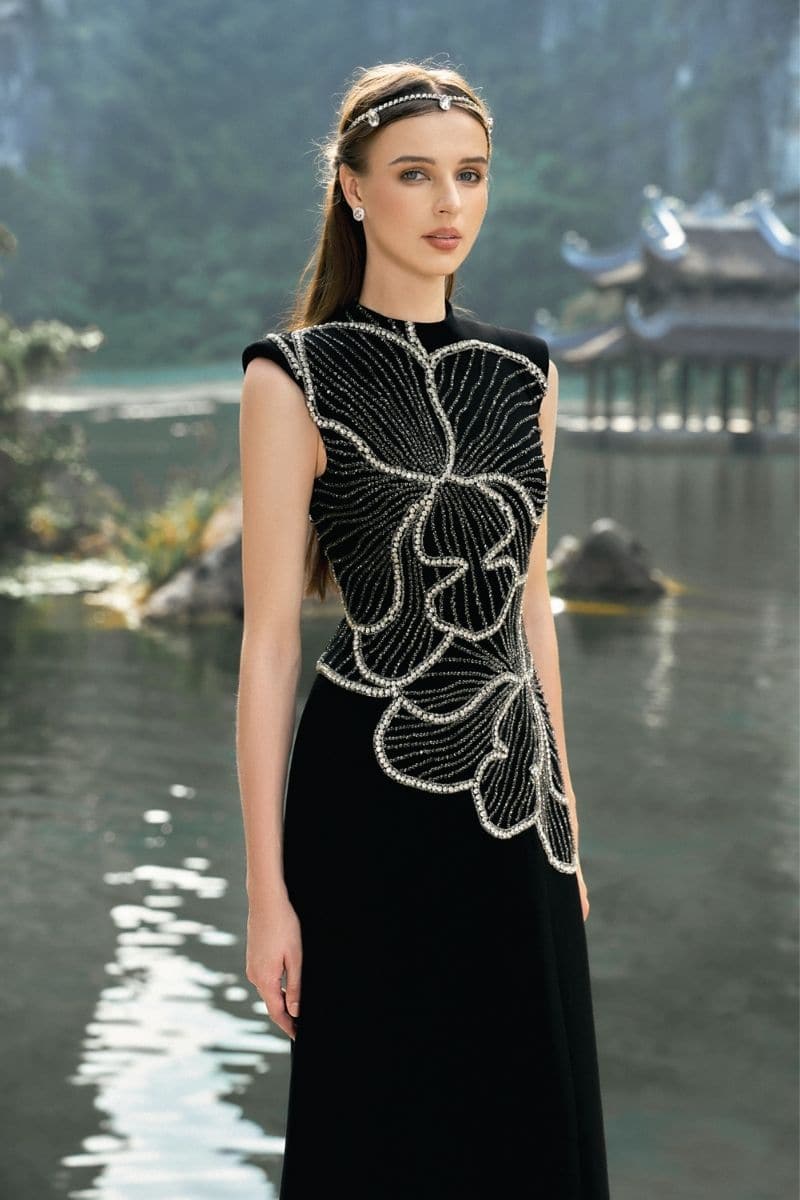 BLACK SLEEVELESS ORCHID PATTERNED DRESS | Tracy Studio | CULT MIA