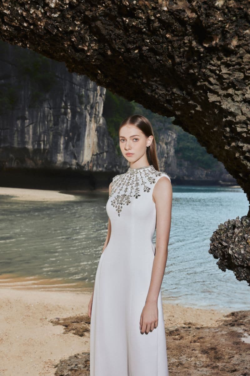 SLEEVELESS BODYCON FULL DRESS WITH STONE EMBELLISHMENT | Tracy Studio | CULT MIA