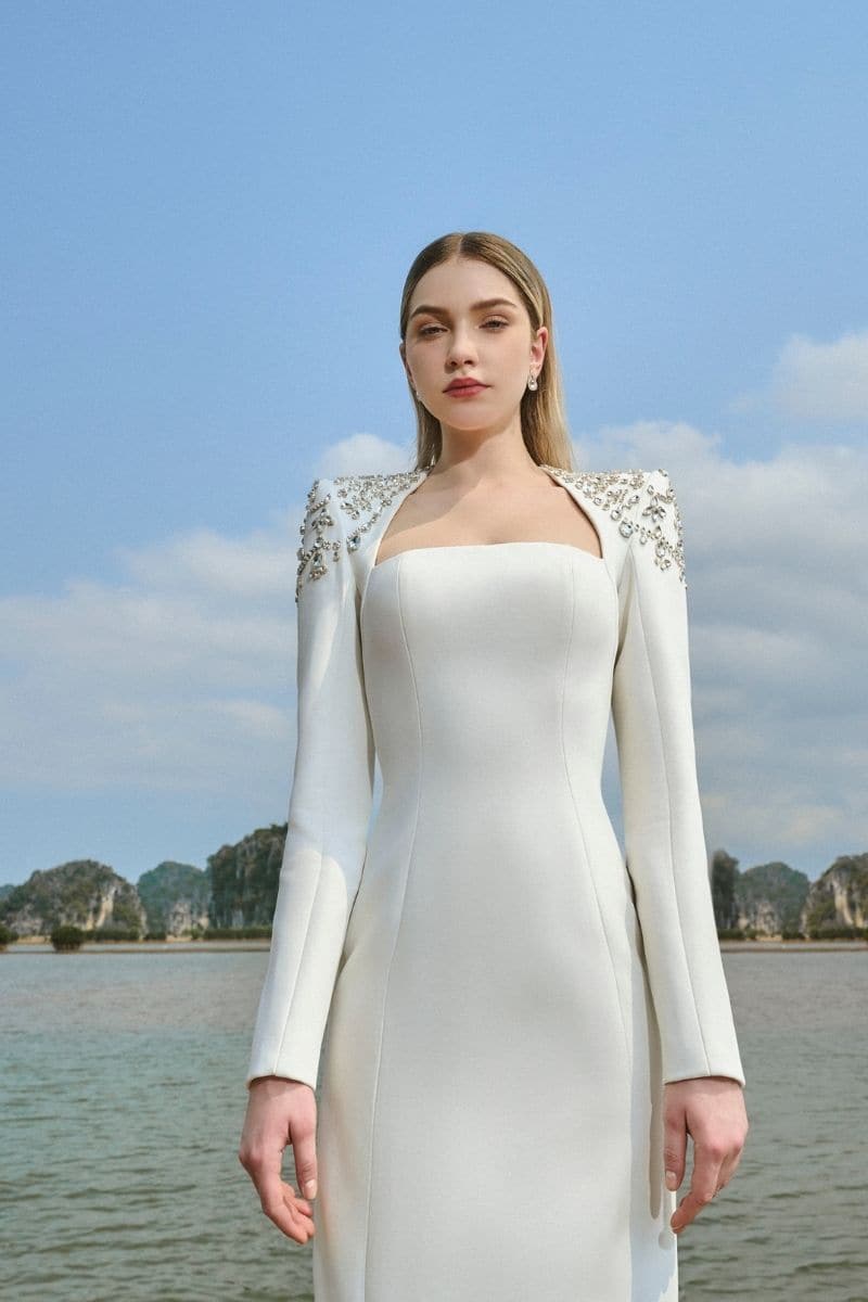 WHITE LONG SLEEVE TRAPEZOID NECKLINE BODYCON FULL DRESS | Tracy Studio | CULT MIA