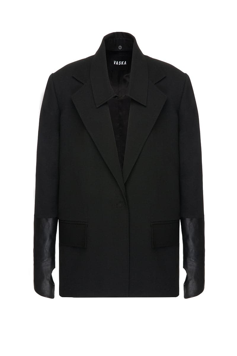 STURCTURED BLACK JACKET WITH LEATHER GLOVES SLEEVES | Vaska | CULT MIA