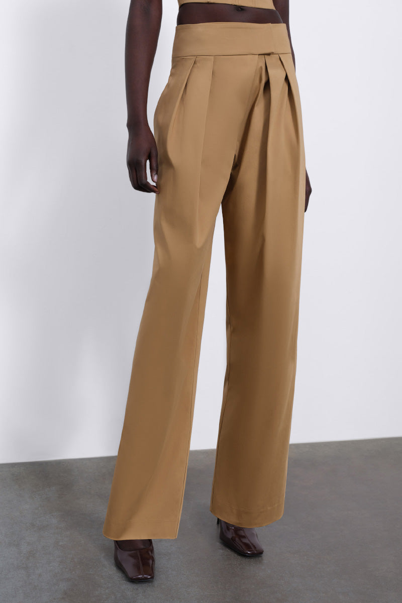 VEYRA PLEATED TROUSERS IN WARM CAMEL