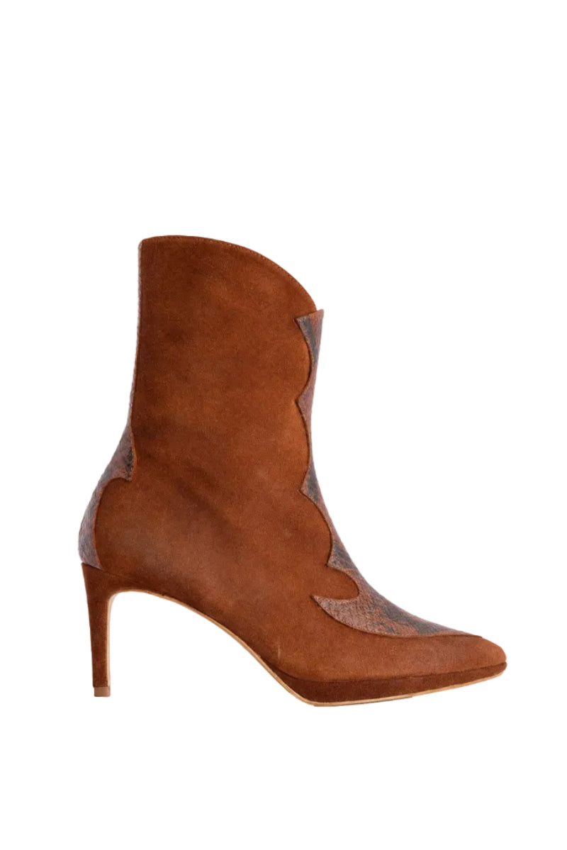 Terry de Havilland Wanda 70 Brown boots with chunky heel and ankle-length design, made from rich brown leather.