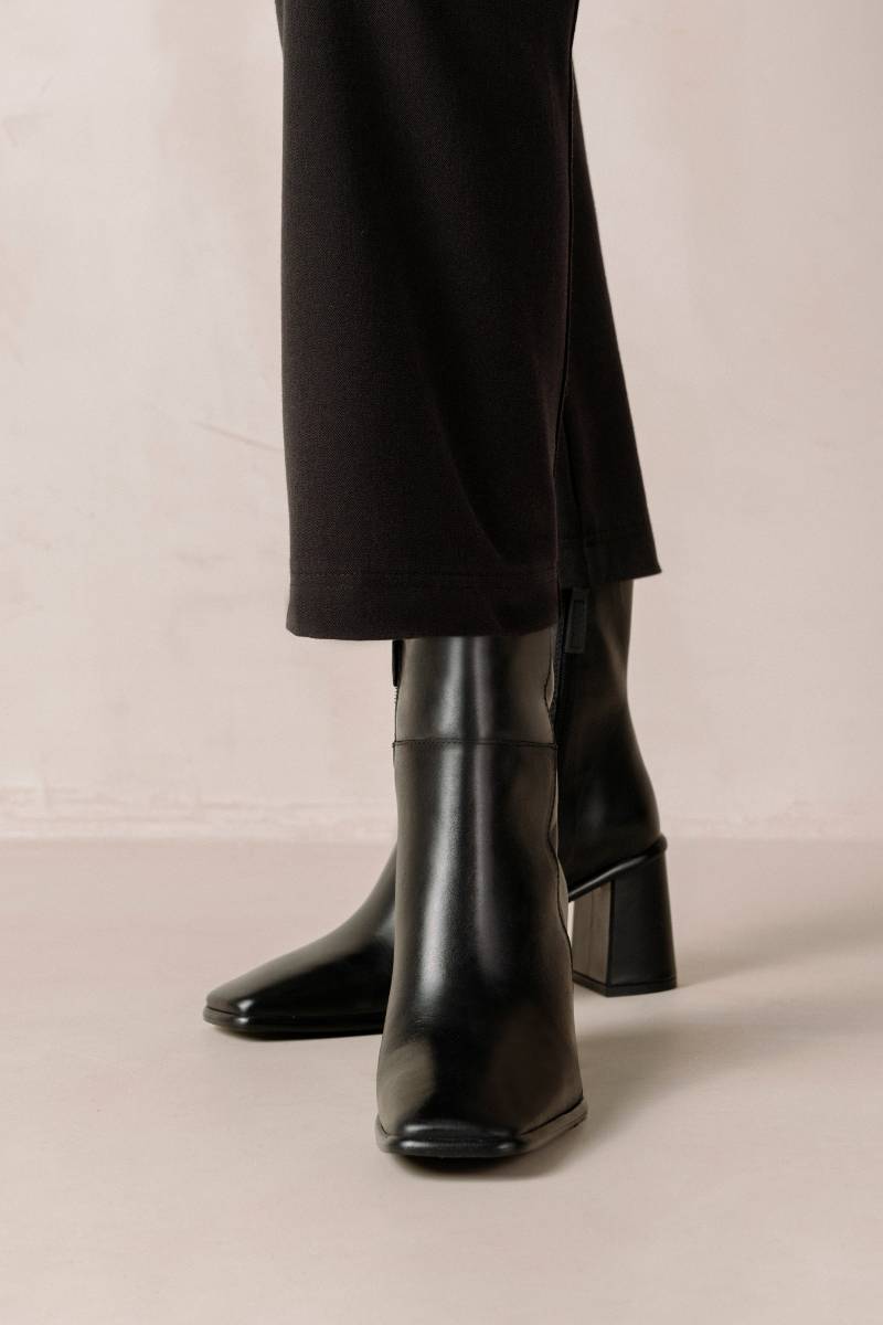 WEST VINTAGE TOTAL BLACK LEATHER ANKLE BOOTS - CULT MIA