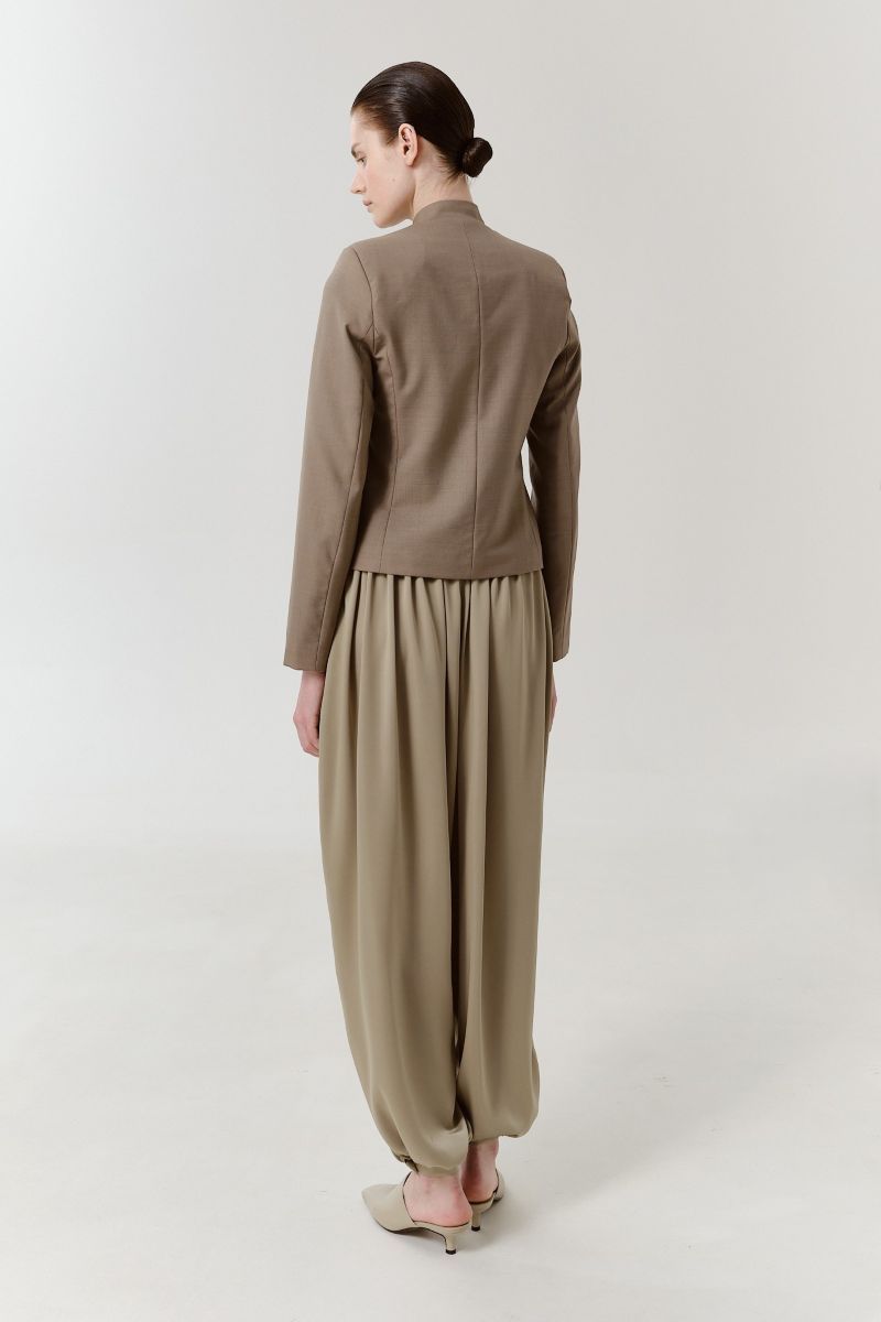 Back view of DELEGAN crop wool blazer, tailored blazer with a fitted silhouette and classic design, worn by a model.