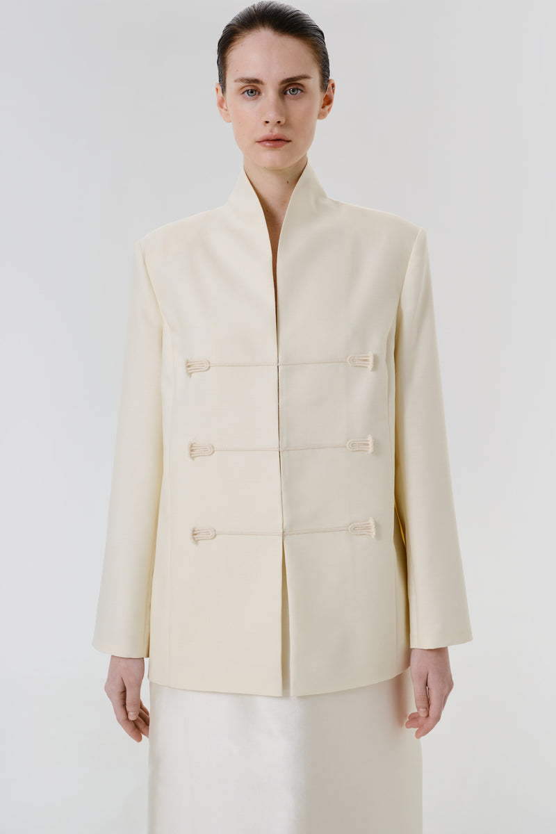 DELEGAN STILL FORM blazer jacket worn front view, tailored blazer with structured fit and classic lapel in neutral fabric