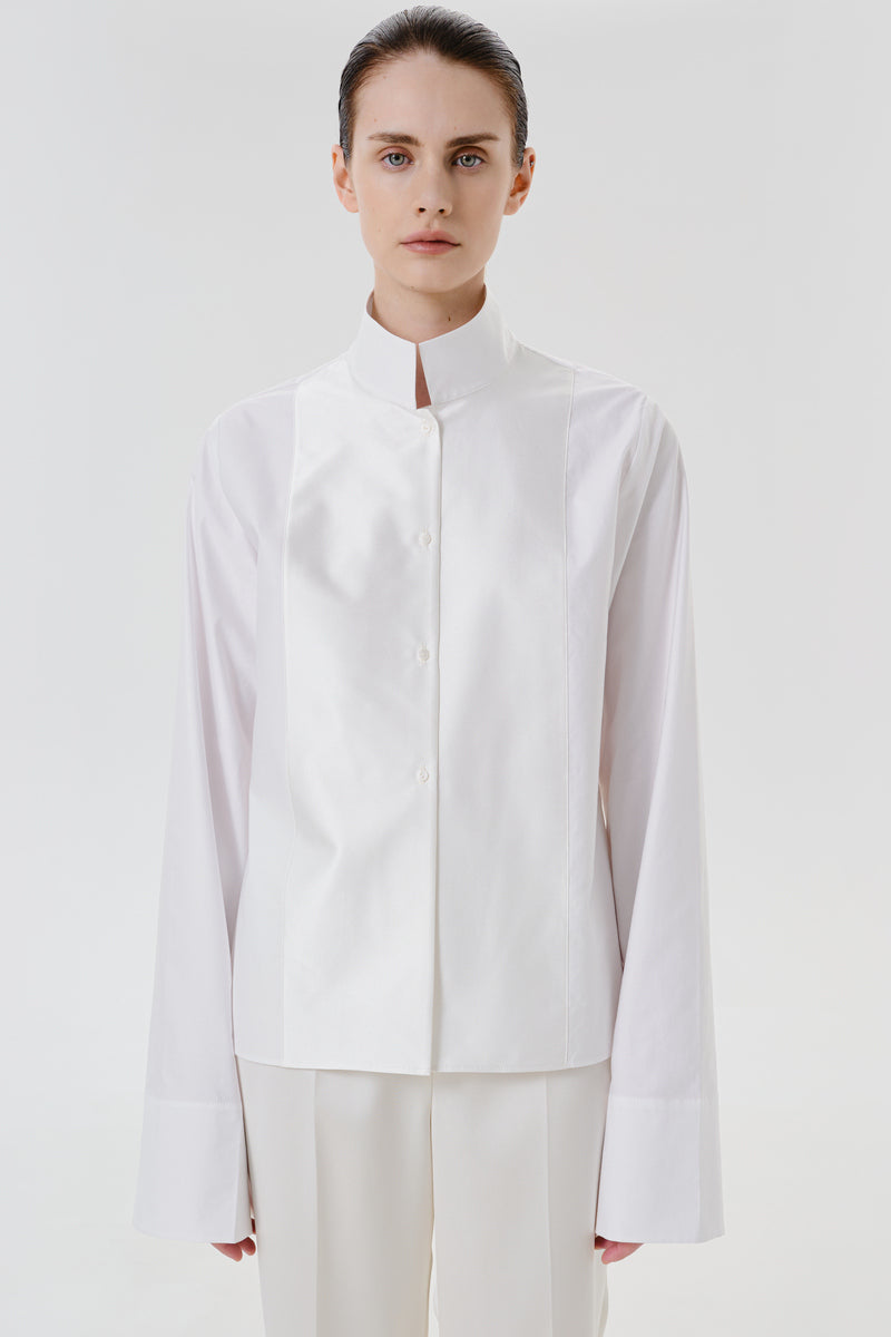 DELEGAN Still Line Shirt displayed from the front, showcasing a stylish, casual shirt with a modern design and clean lines.