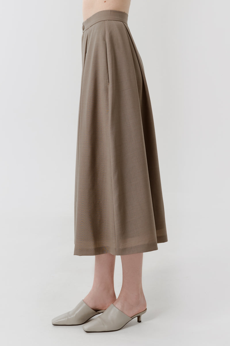 DELEGAN wool midi skirt worn side view, showing soft fabric and classic midi length, perfect for stylish fall outfits.