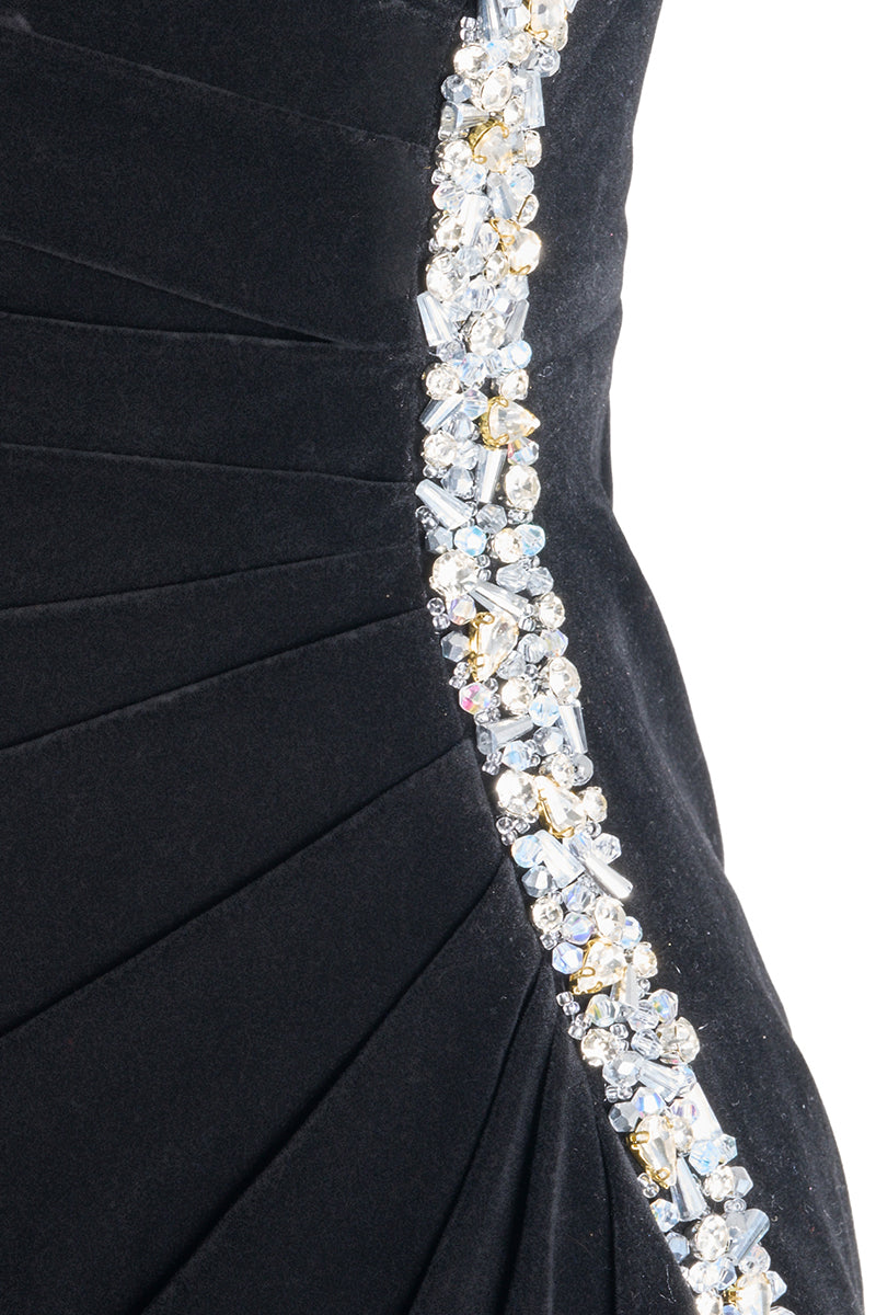 Elegant one-shoulder velvet gown with floral details by Happy Clothing, featuring a fitted silhouette and luxurious fabric.