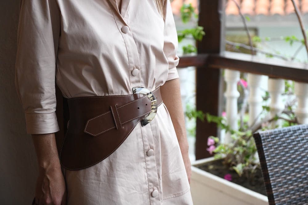 Brown leather belt from Adriana Castro's La Jefa collection, featuring a sleek design and adjustable buckle.
