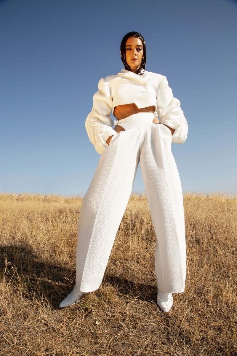 CRUMPLE-SLEEVE CROPPED WHITE BLAZER | Blikvanger | CULT MIA