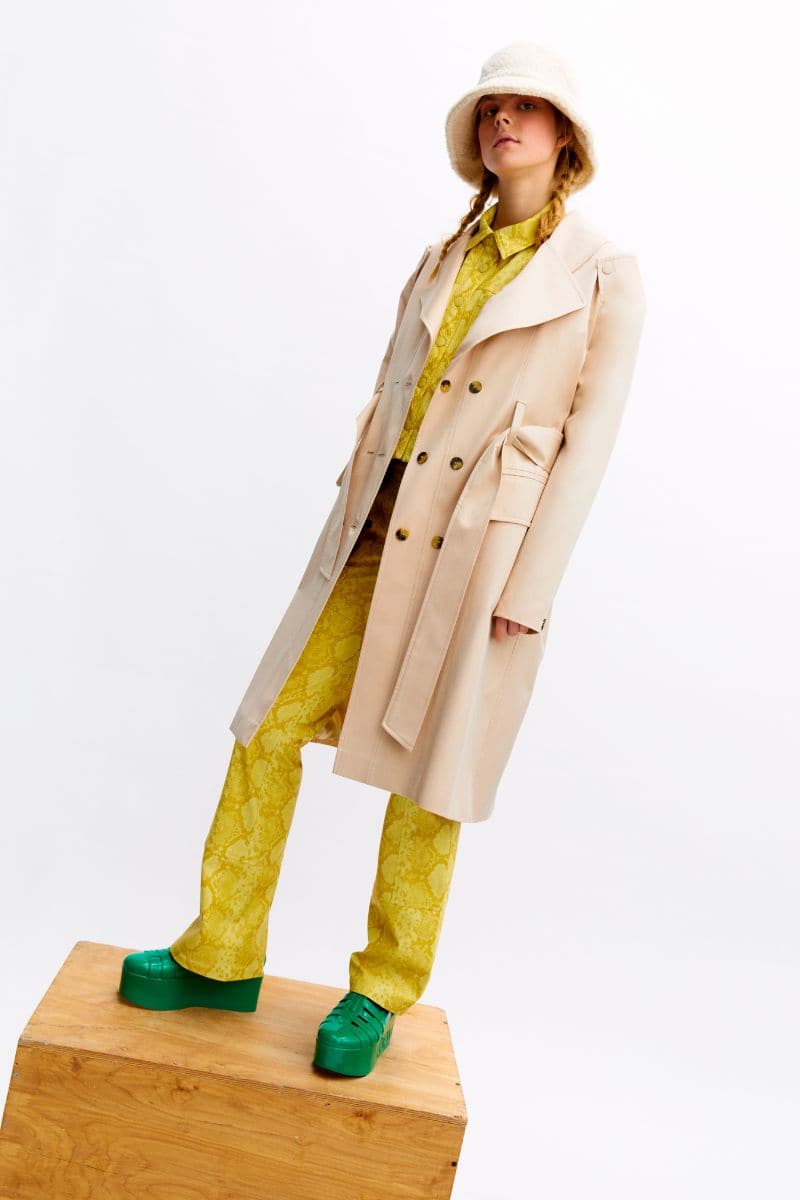 BEIGE FLAT TRENCH COAT | Coloreve | CULT MIA
