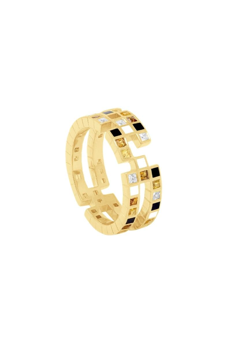 EDXÚ Chichi gold ring showcasing a sleek, polished design with a smooth band and minimalist style.