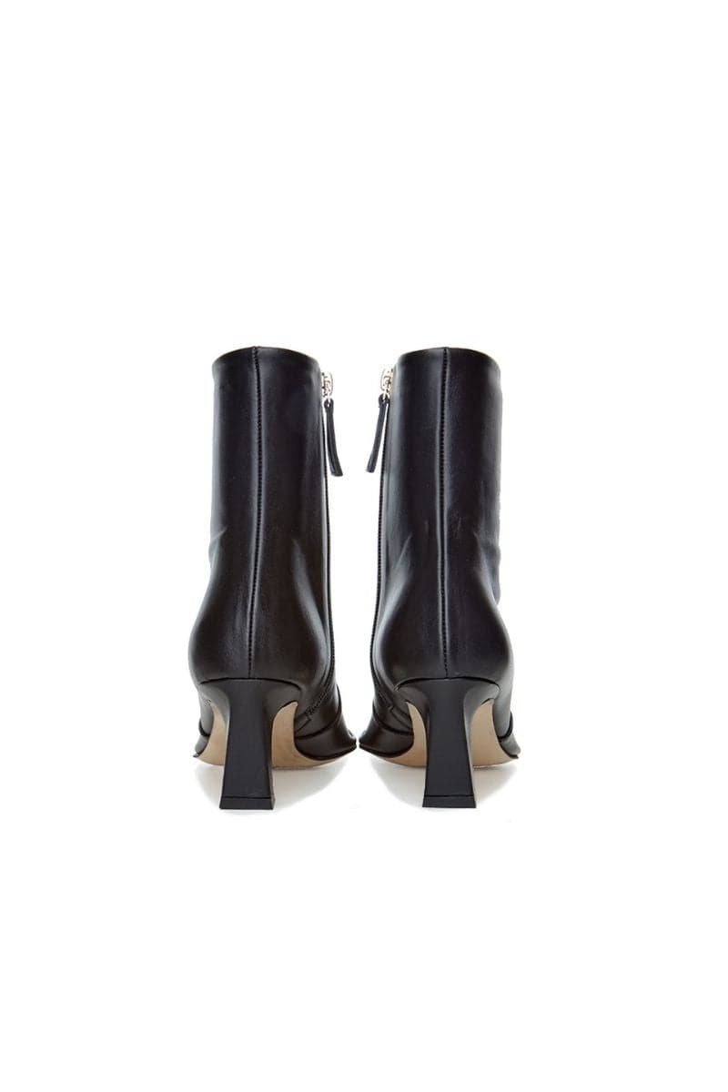 Je La Connais Calais black ankle boots in size EU 35, featuring a sleek leather design and stylish ankle height.