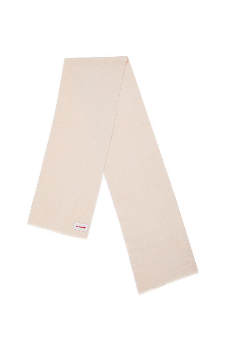 Cream knitted scarf from La Granni's EL CLASICO collection, cozy and stylish accessory for cold weather.