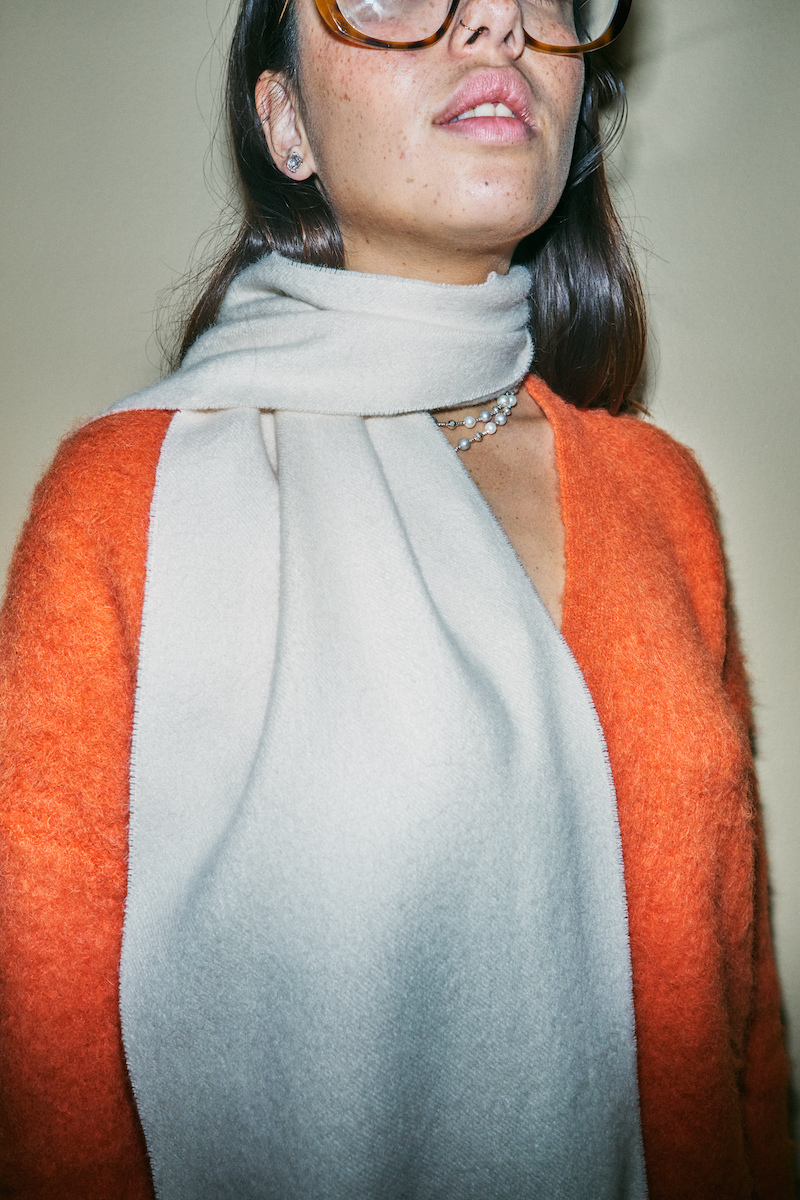 Cream knitted scarf from La Granni's El Clasico collection, soft and cozy, one size, perfect for stylish winter accessories.