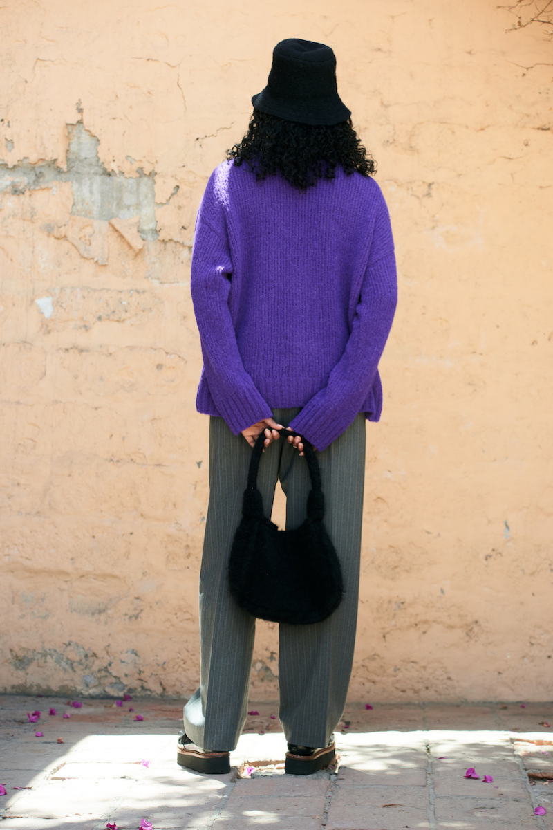 La Granni knitted purple cardigan for women, lightweight with long sleeves and button closure, casual and cozy style.