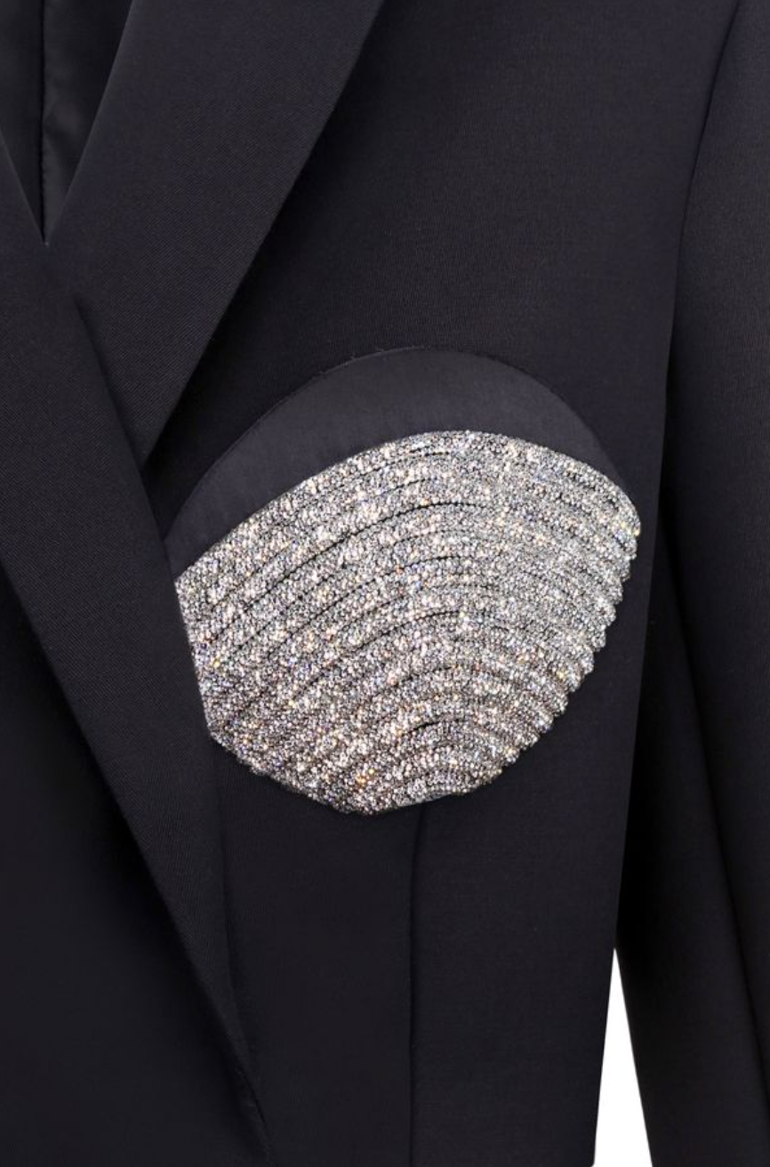 Nué cropped tailored blazer in black fabric, slim fit design, front buttons, stylish and professional for women.
