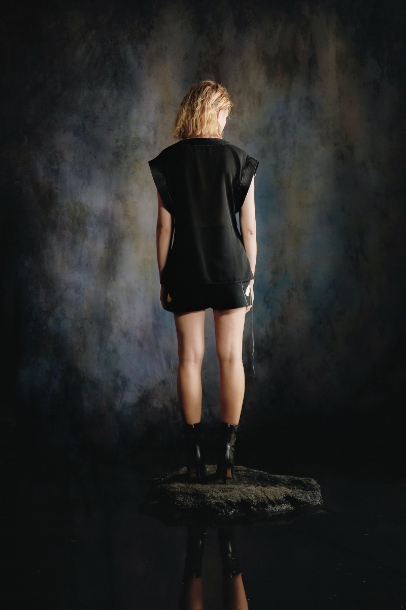 PLEATED EMBROIDERED BLACK SHORTS | Sean Sheila | CULT MIA